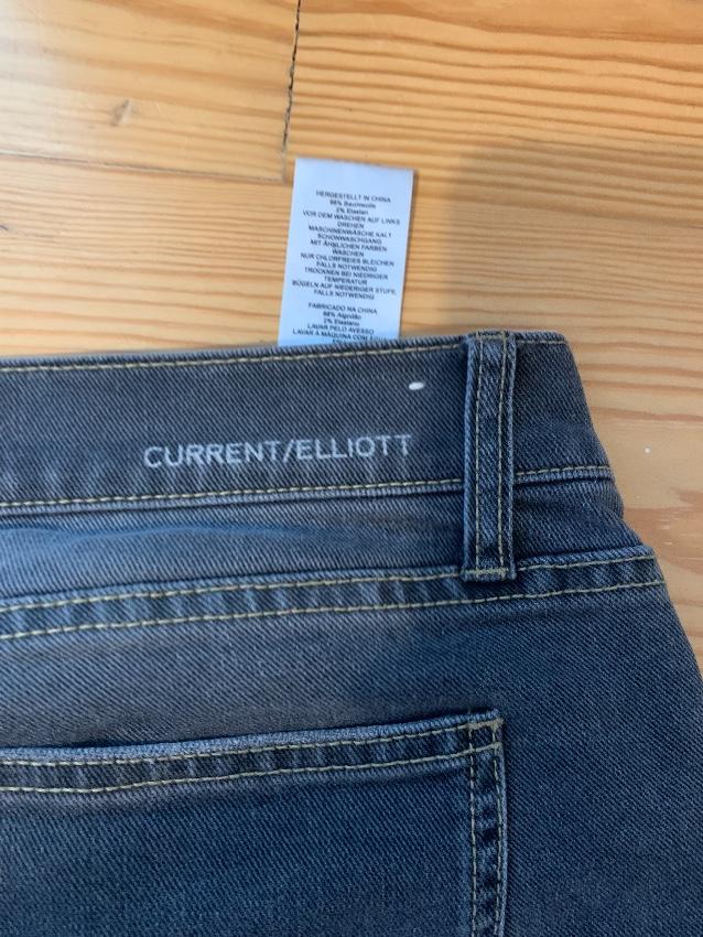 Current/Elliott Grey Distressed Cropped Jeans
