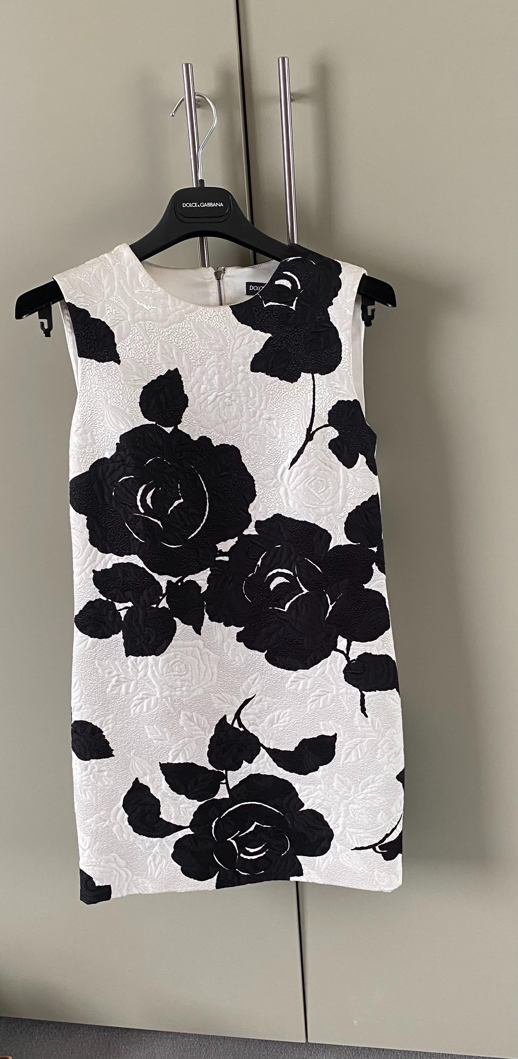 Black & White Roses Damask Shift Dress