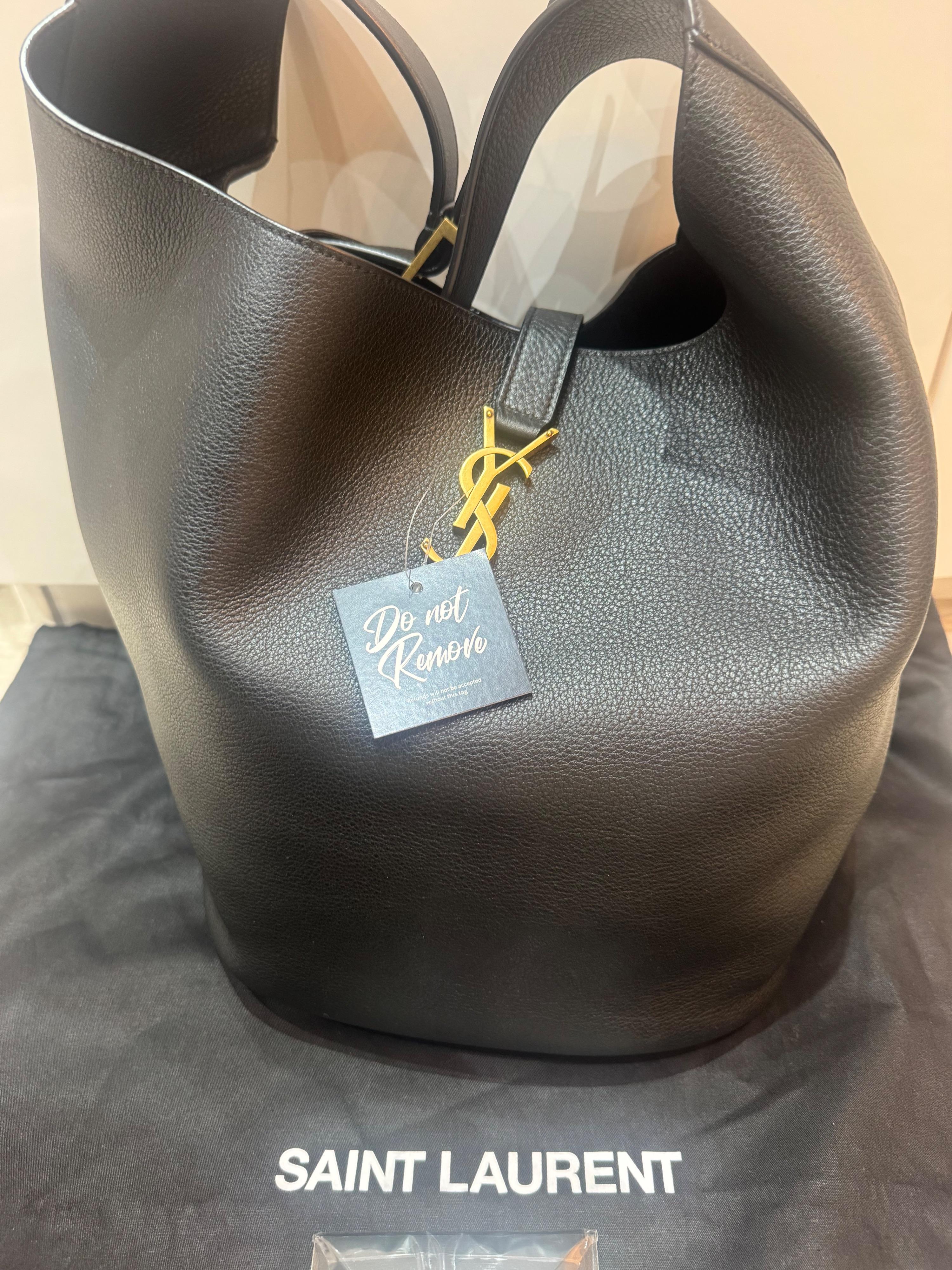Saint Laurent Black Le 5 à 7 Hobo black leather bucket bag