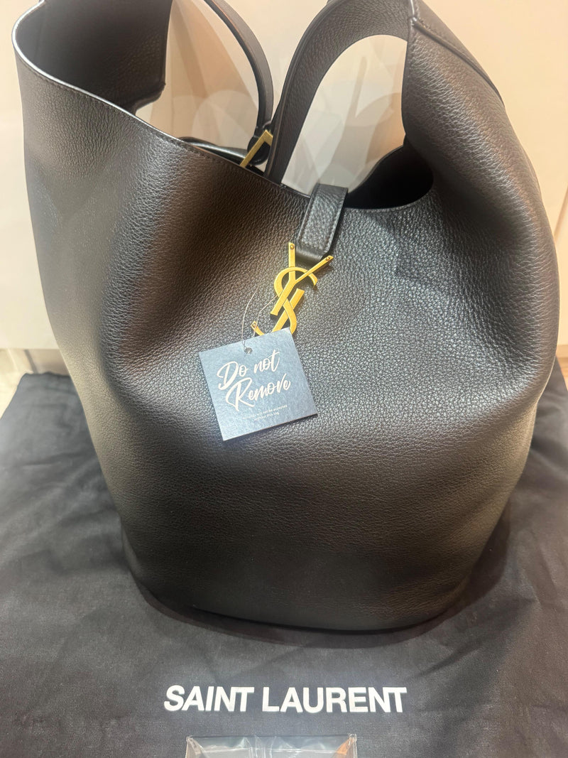 Saint Laurent Black Le 5 à 7 Hobo black leather bucket bag