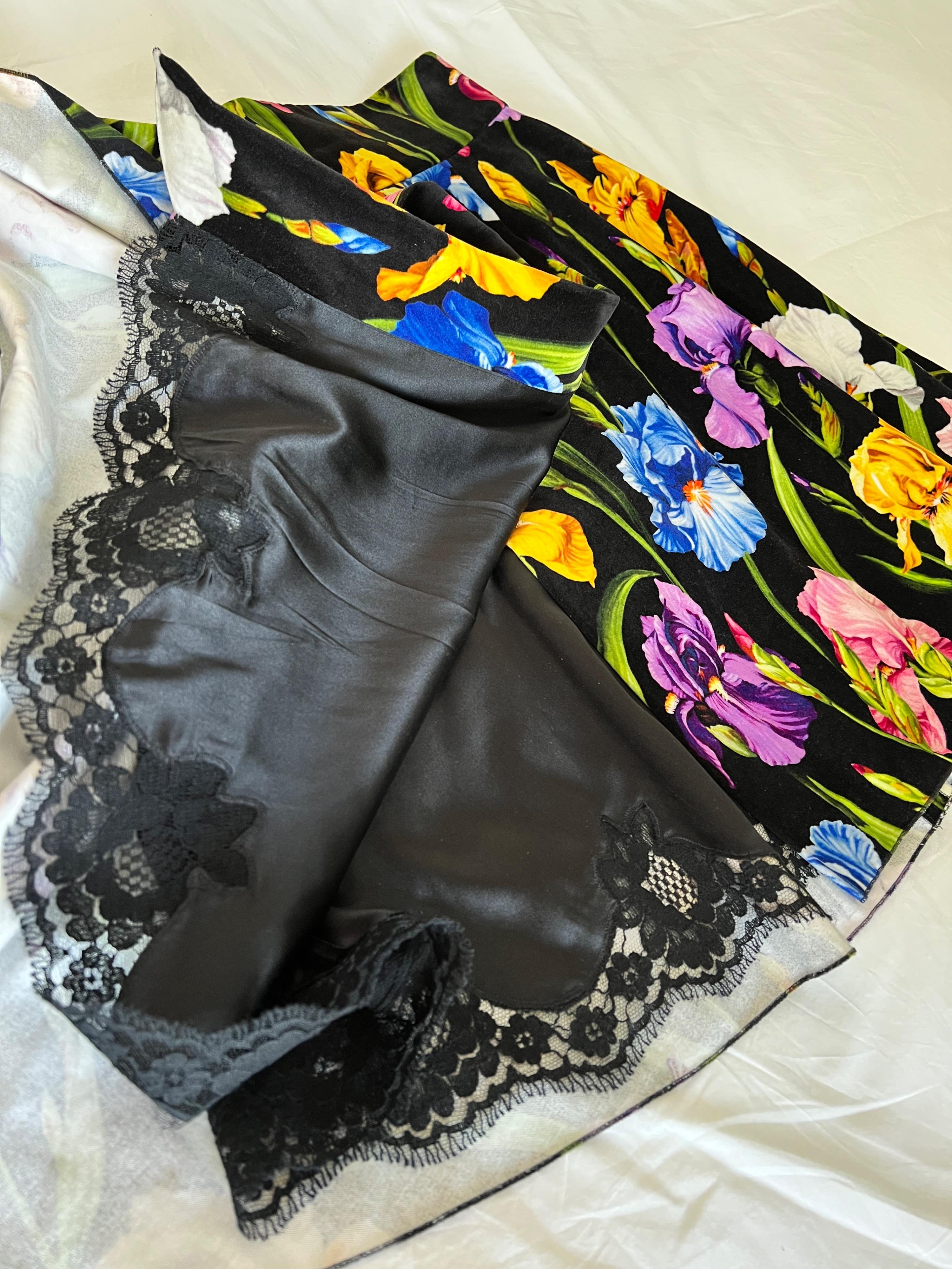 Black tulip printed velvet skirt