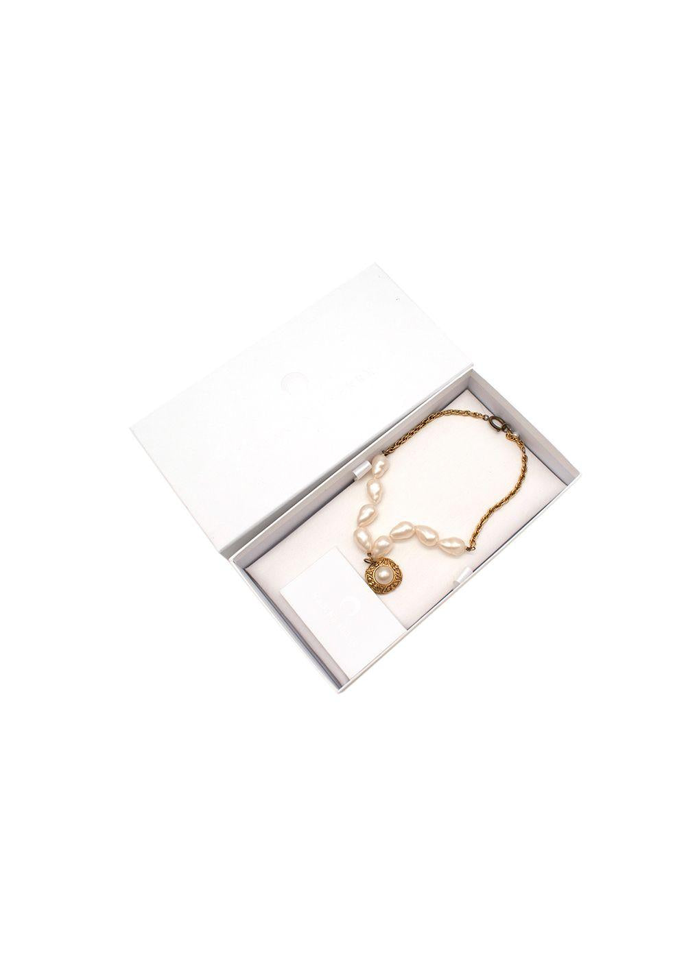 Gold Tone Faux Pearl Pendant Necklace