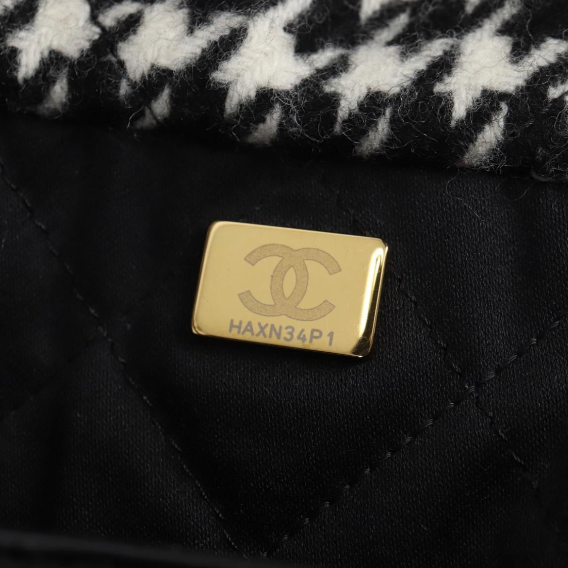 Chanel Tweed Houndstooth 22 Bag