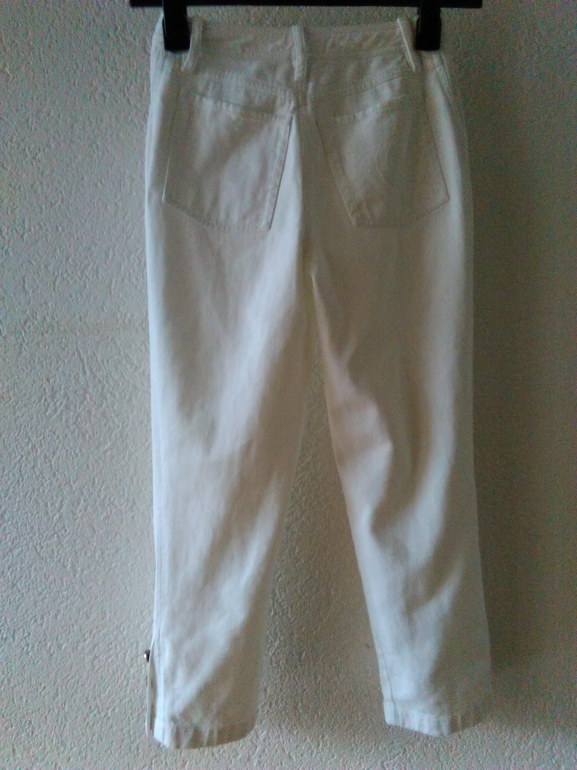 Chanel Boutique White Capri Jeans