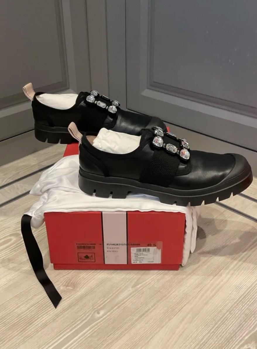 Roger Vivier Black Leather Walkie Viv Flats