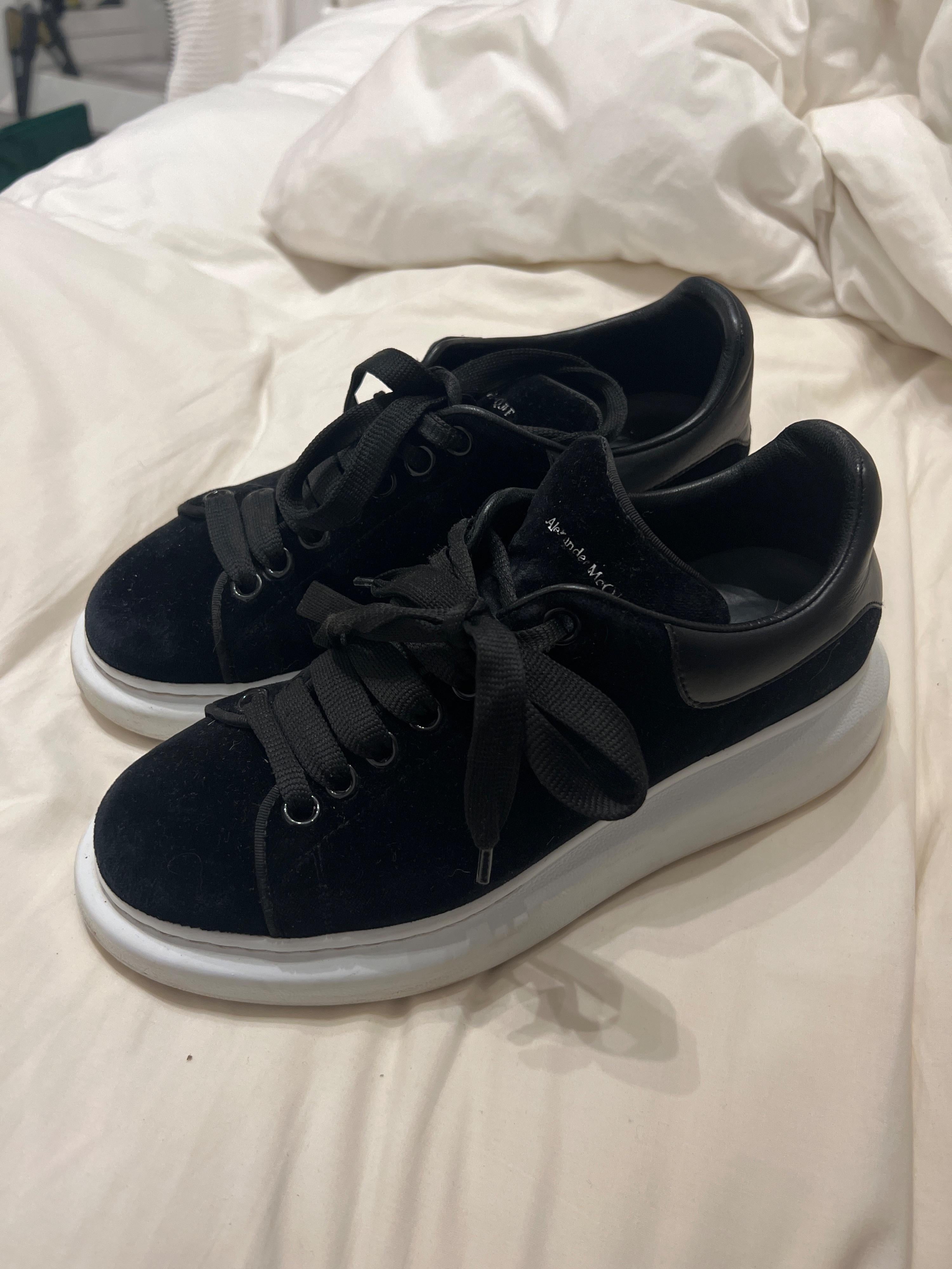 Black velvet Larry Oversize trainers