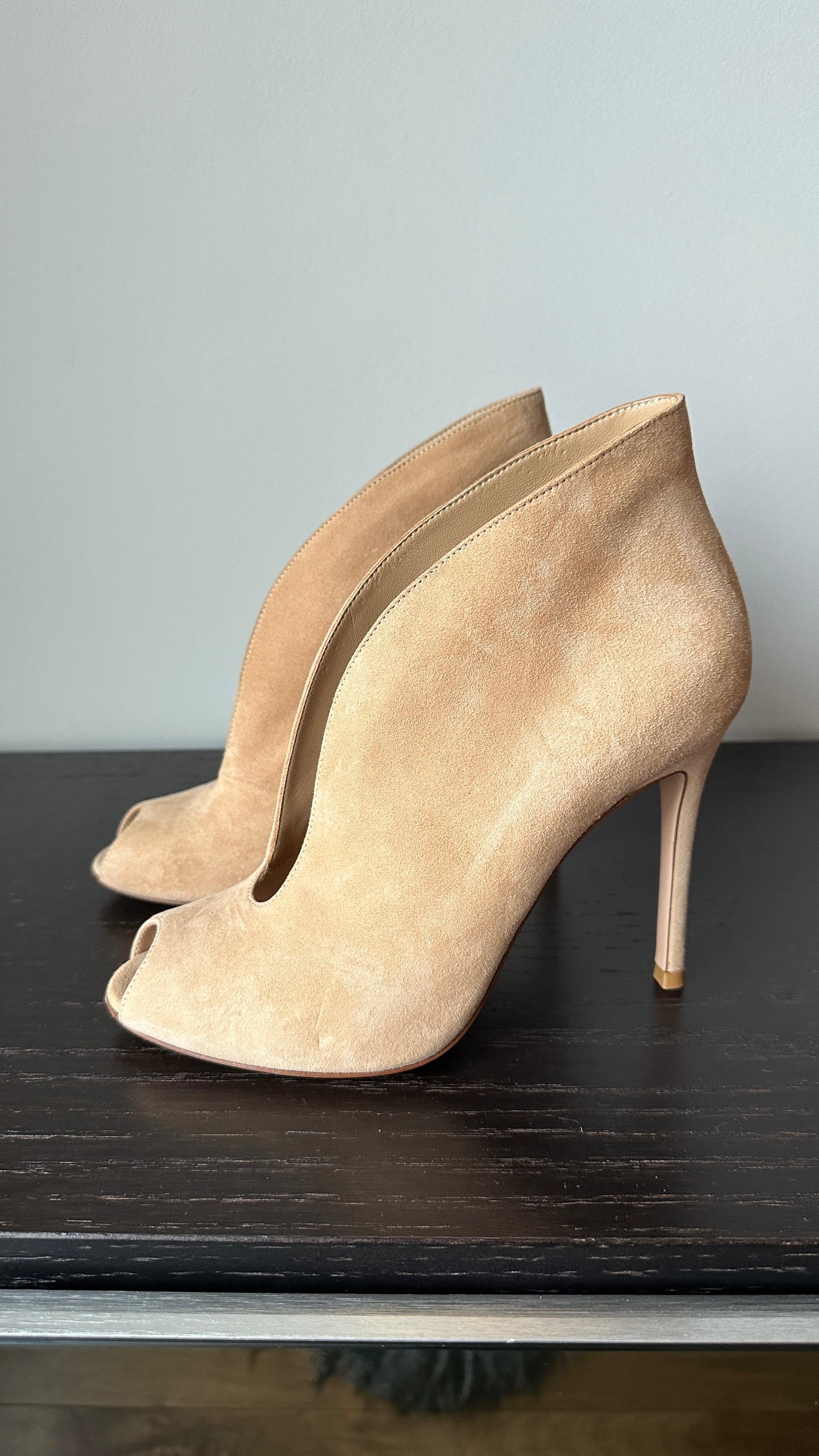 Gianvito Rossi Beige Suede Vamp Heels
