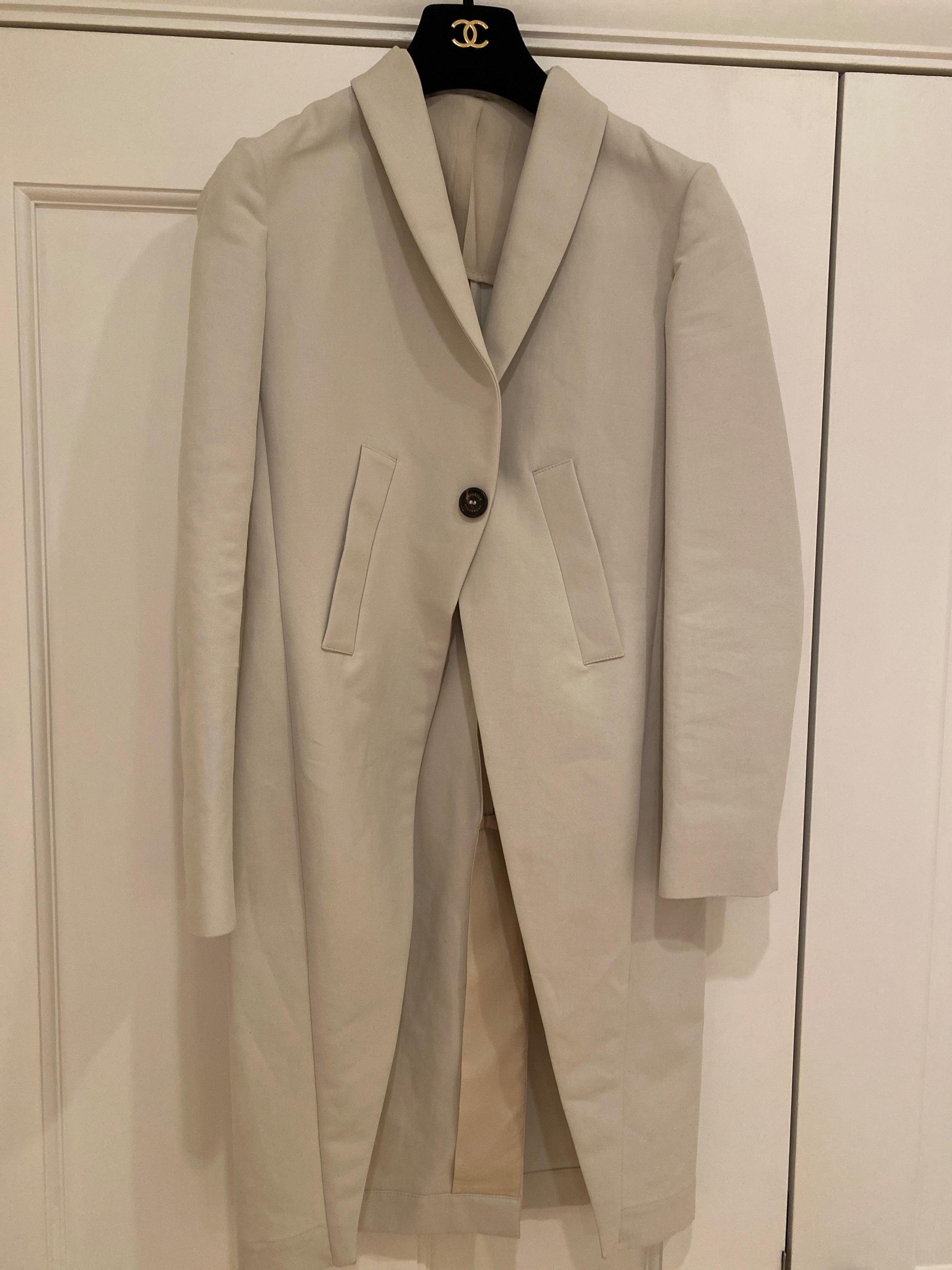 beige crinkled cotton single-button coat