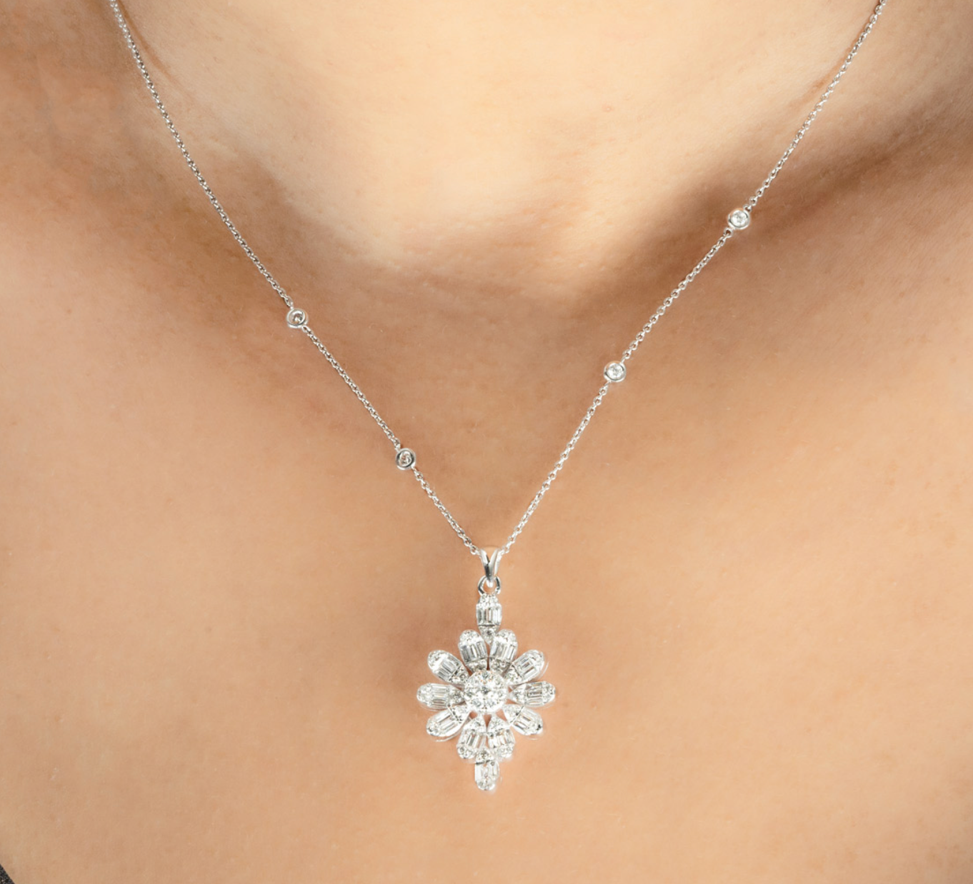 White Gold Diamond Floral Pendant Necklace 0.98ct TDW