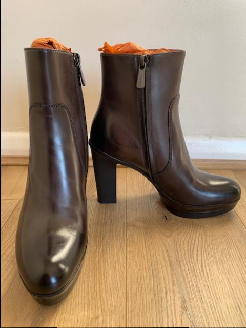 Santoni Brown Leather Heeled Ankle Boots
