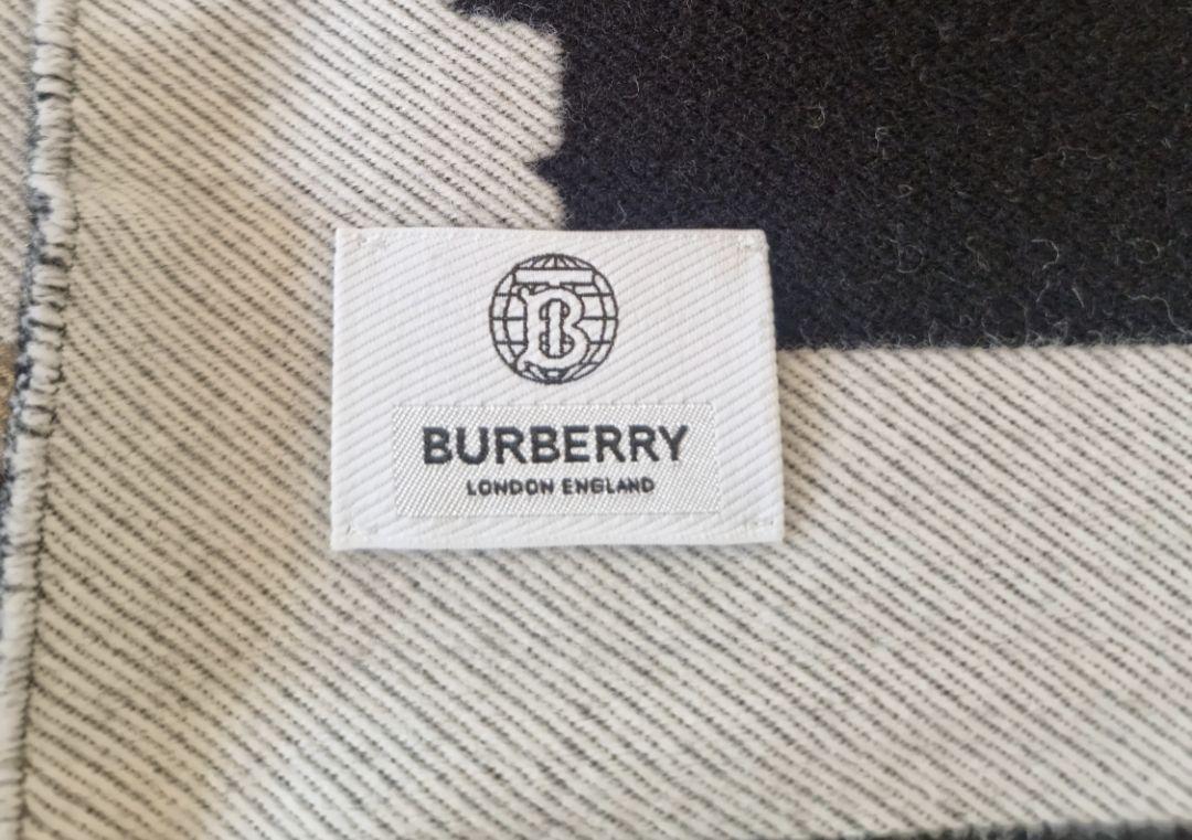 Burberry Wool Blend Love Scarf
