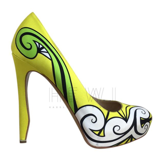 Nicholas Kirkwood satin yellow printed pumps
