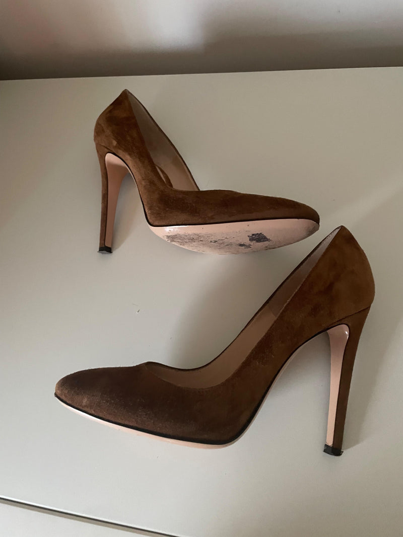 Gianvito Rossi Brown Suede Round Toe Heels