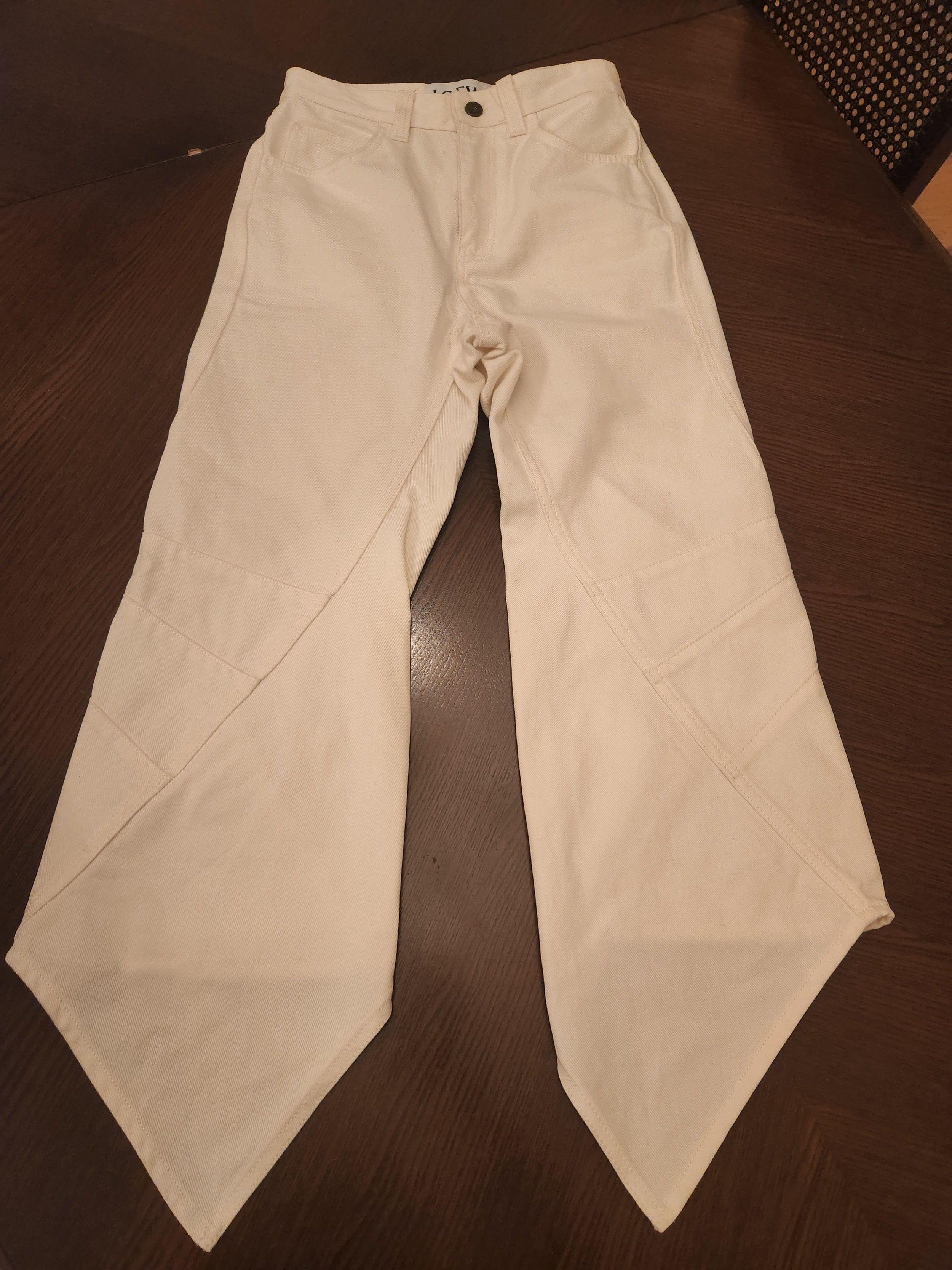 white Asymmetric-Hem Jean