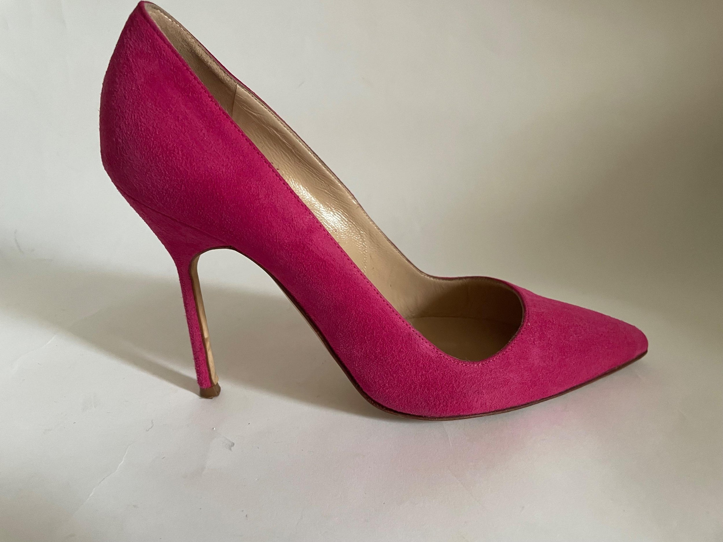 BB 105 dark pink suede pumps