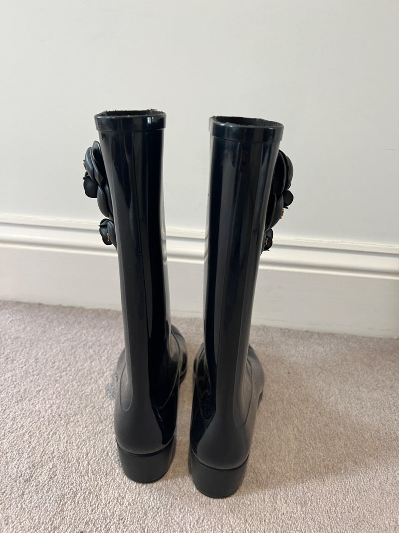 Black Rubber Camellia Rain Boots