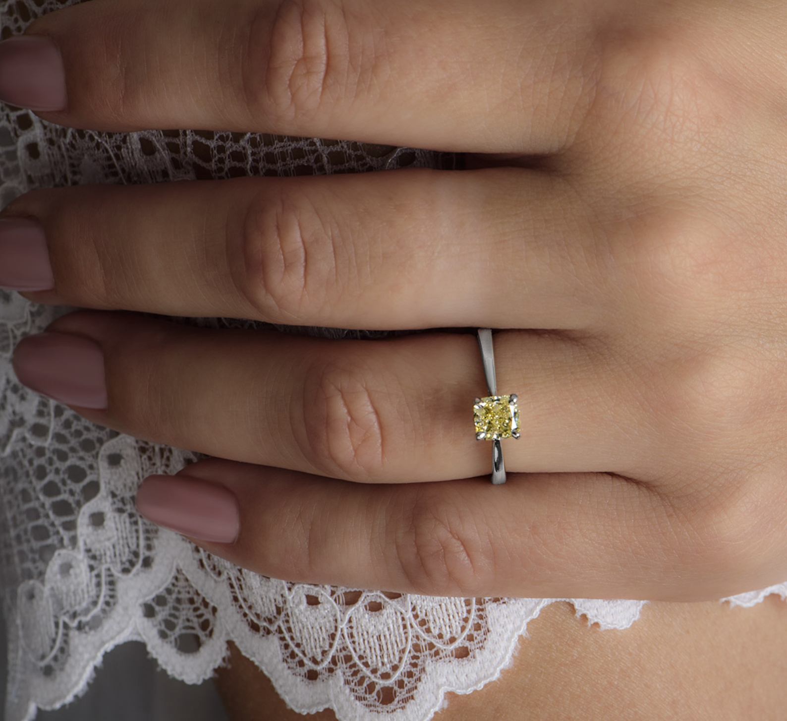 platinum & cushion-cut fancy yellow diamond ring 1.03ct 53EU