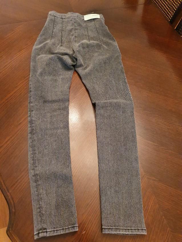 Off-White Ring-Zip Skinny Jeans.