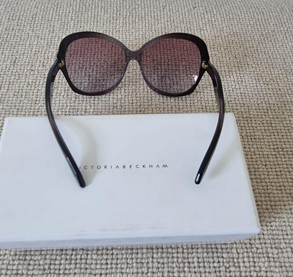 Victoria Beckham Brown 125 Happy Butterfly sunglasses
