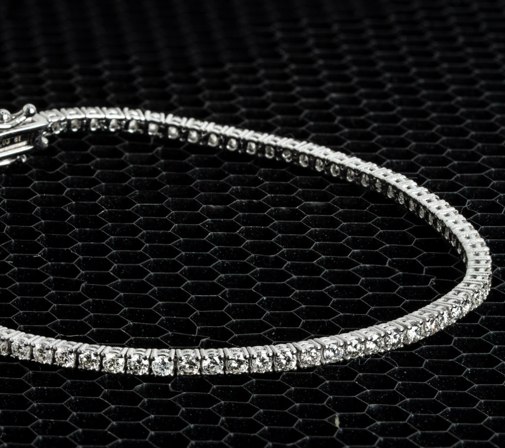 18ct white gold & white diamond Tennis bracelet TDW 2.03ct