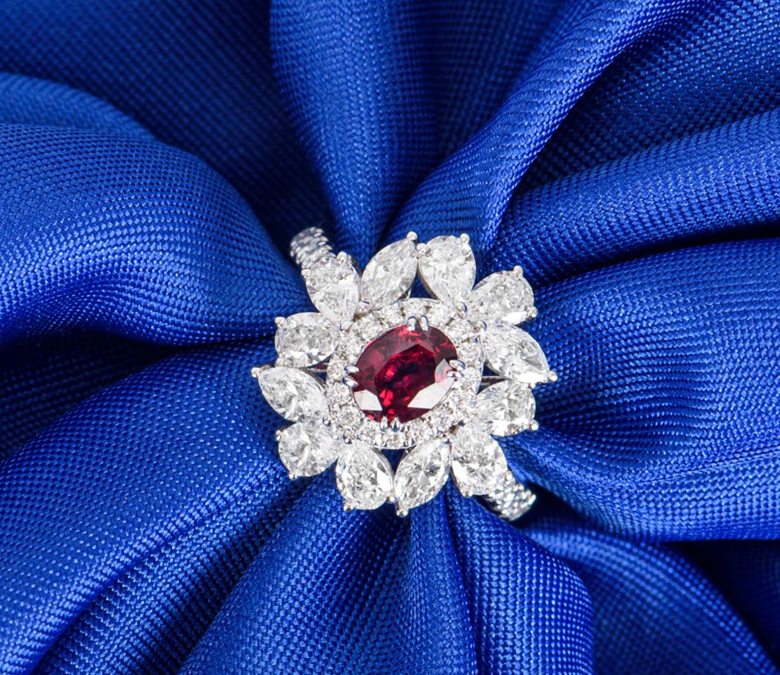 18ct white gold, white diamond & ruby ring 0.87ct 52