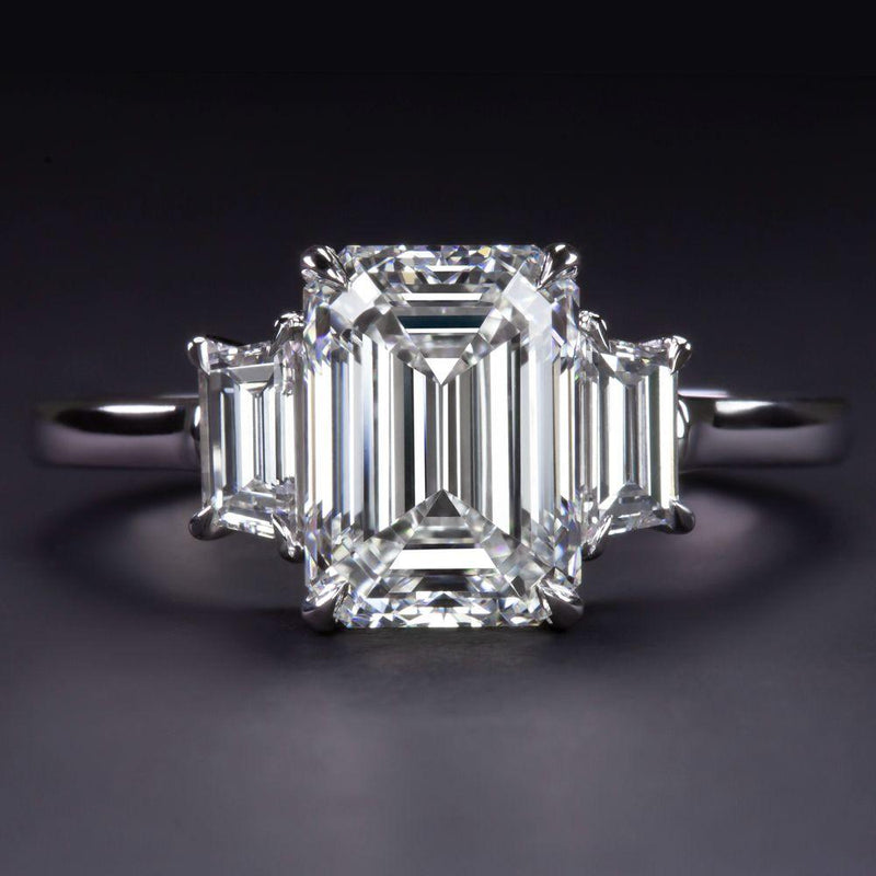 Verde 2ct IGI Lab-grown Emerald Cut Diamond Ring