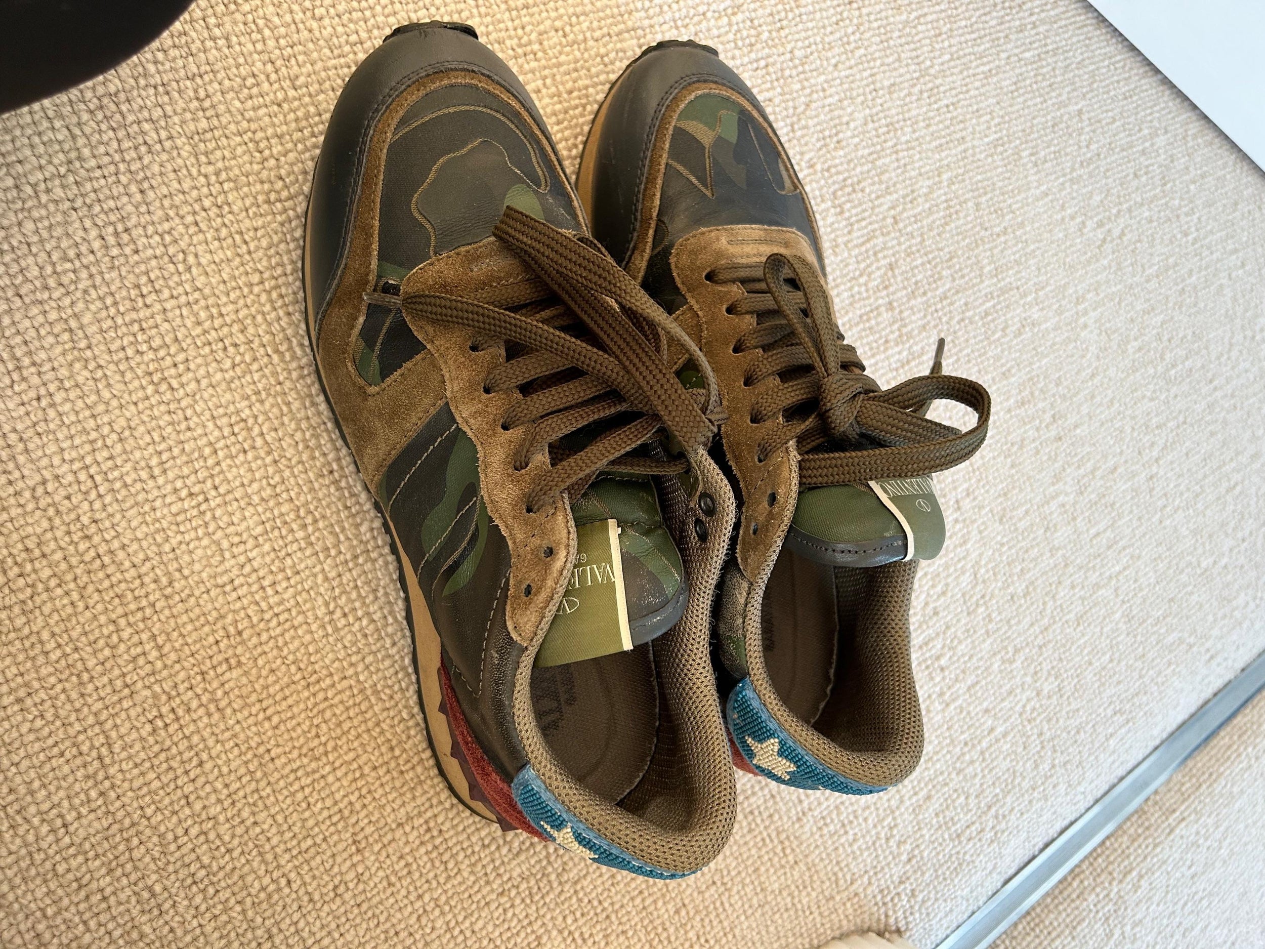 Camouflage Printed Rockstud Sneakers