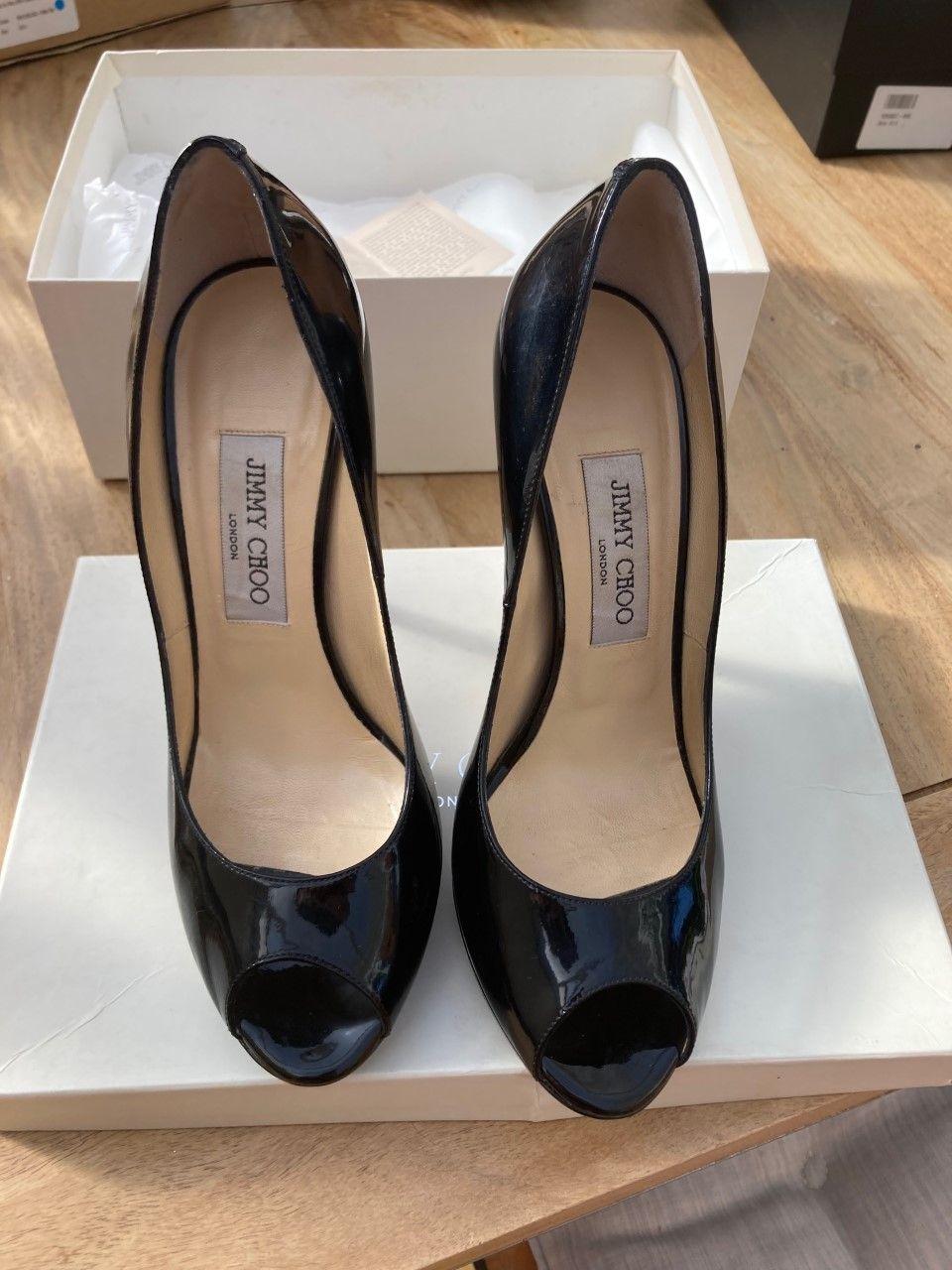 Black patent peep-toe heeled pumps