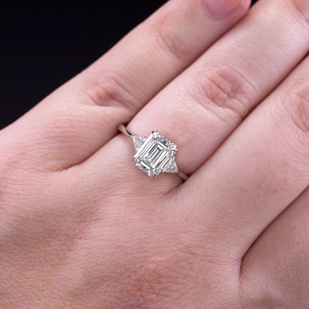 Verde 2ct IGI Certified Lab-grown Emerald Cut Diamond Ring