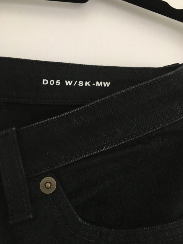 Saint Laurent D05 Black Distressed Skinny Jeans