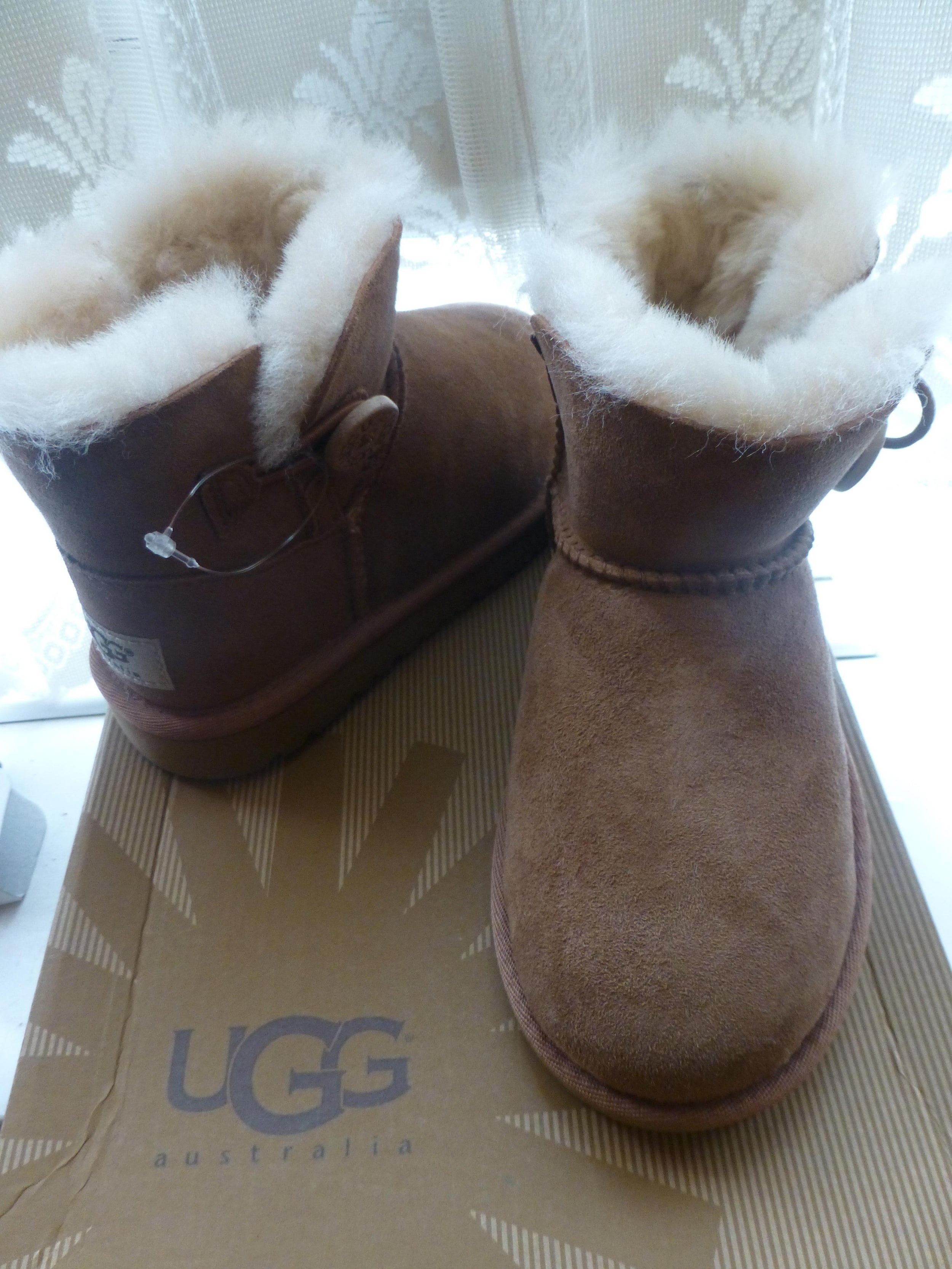 UGG Australia Mini Bailey Button Toddler 1000787 Chestnut UK11 US12 EU29