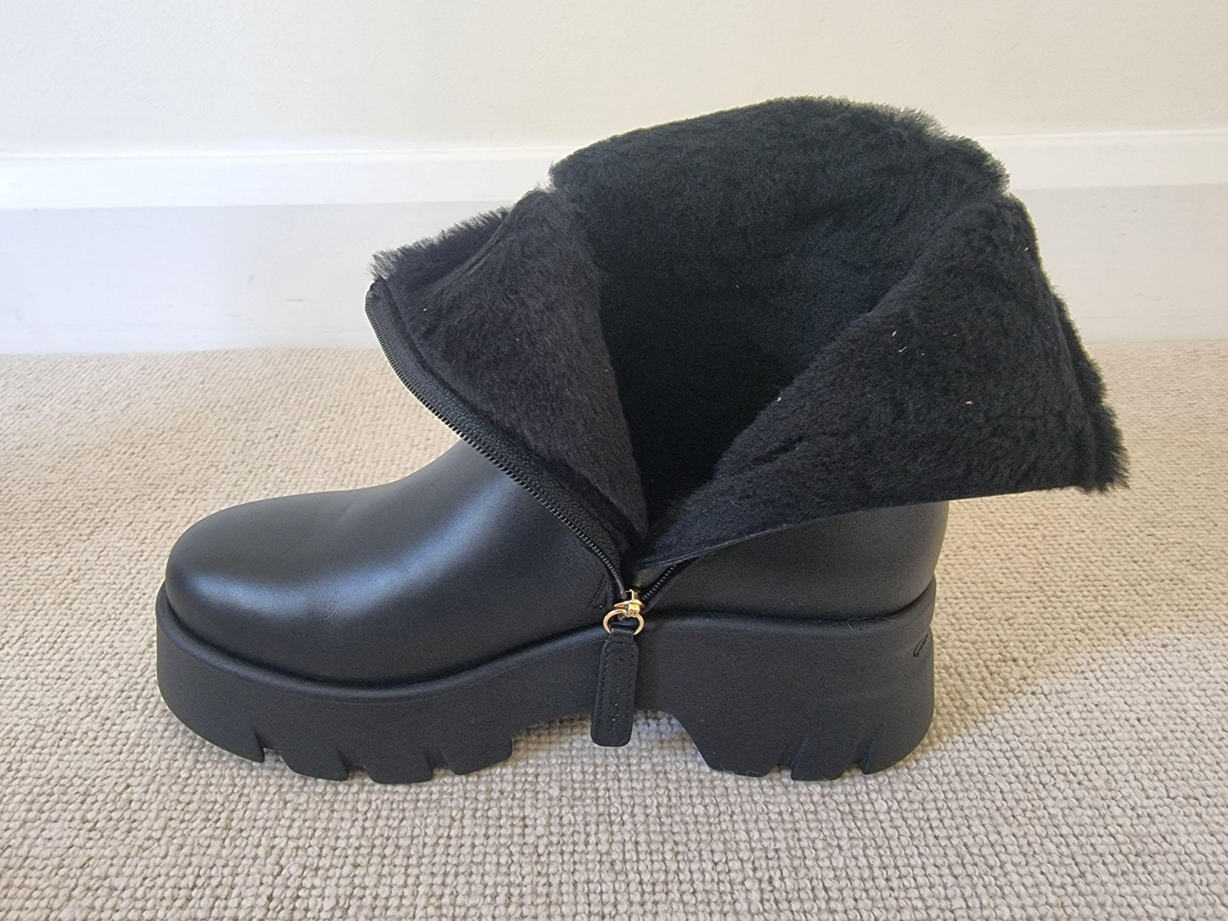 Gianvito Rossi Faux Fur Lined Black Leather Ankle Boots
