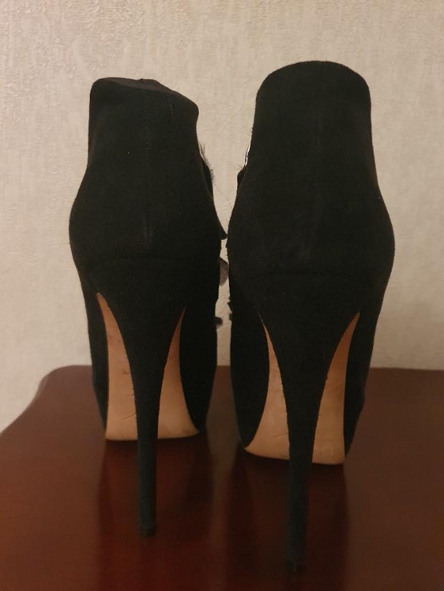 Giuseppe Zanotti Ruffle-front suede ankle boots