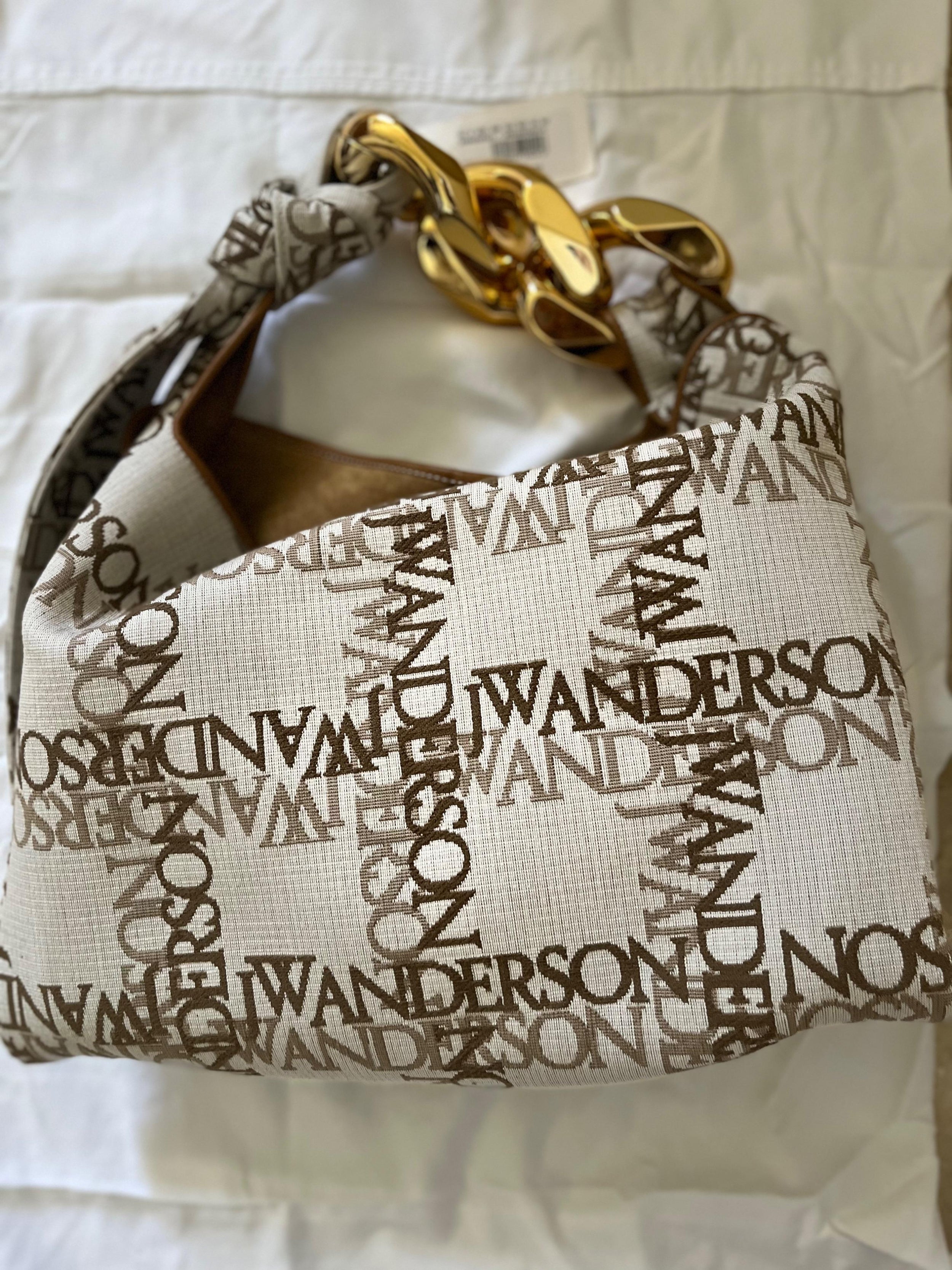 Small Chain Logo Canvas Shoulder Bag