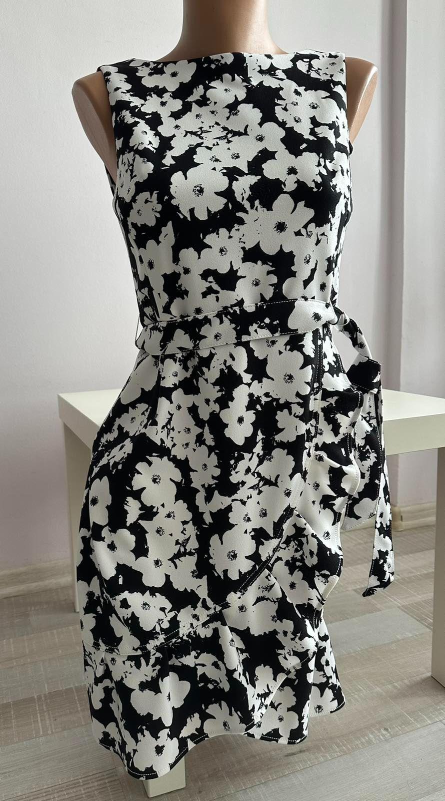 Floral Printed Black & White Sleeveless Dress