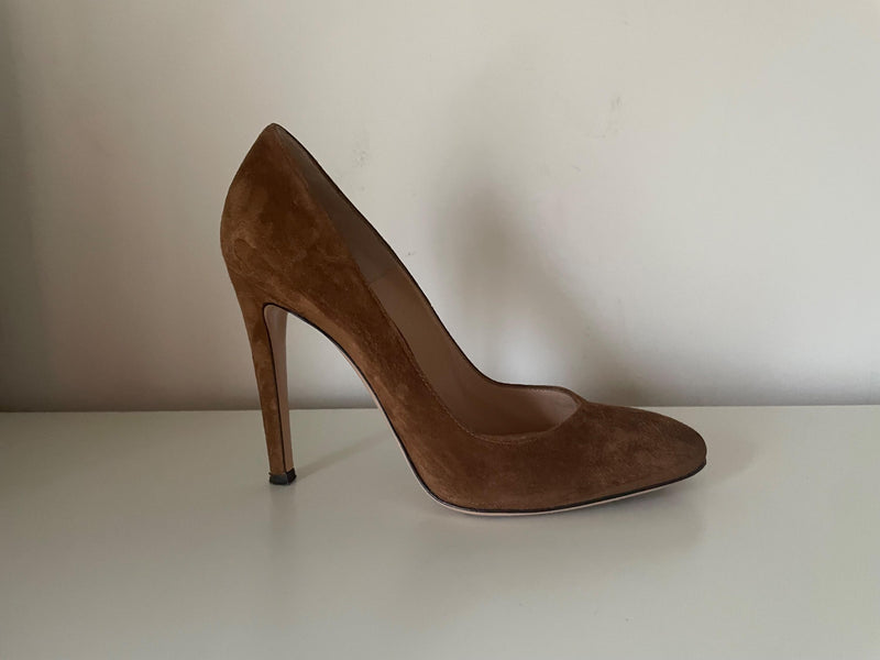 Gianvito Rossi Brown Suede Round Toe Heels