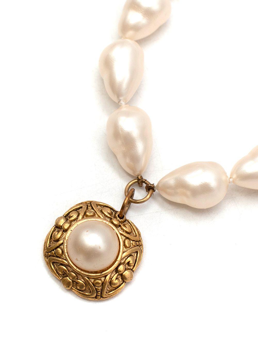 Gold Tone Faux Pearl Pendant Necklace