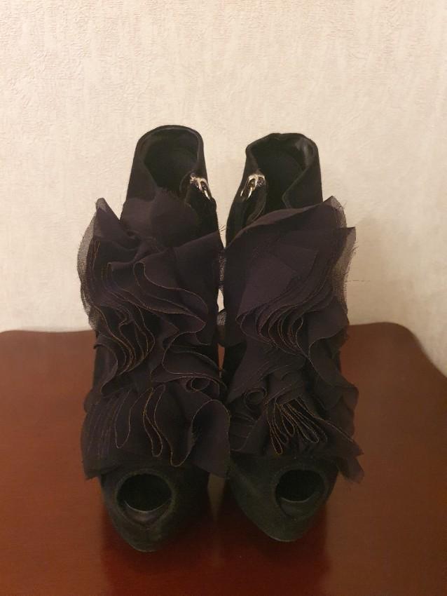 Giuseppe Zanotti Ruffle-front suede ankle boots