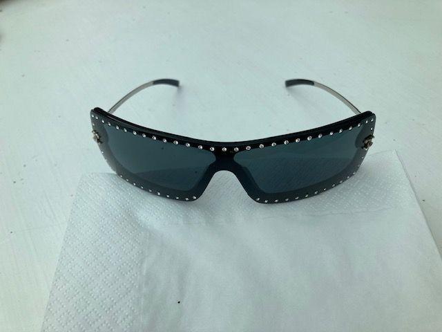Crystal Embellished CC Frameless Sunglasses