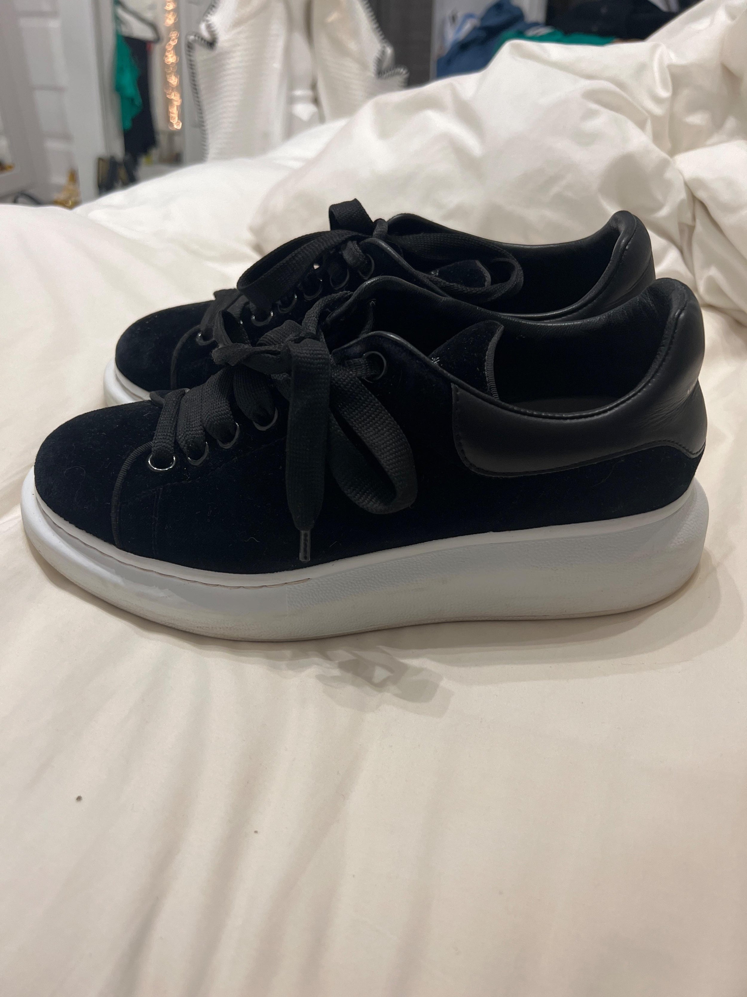 Black velvet Larry Oversize trainers