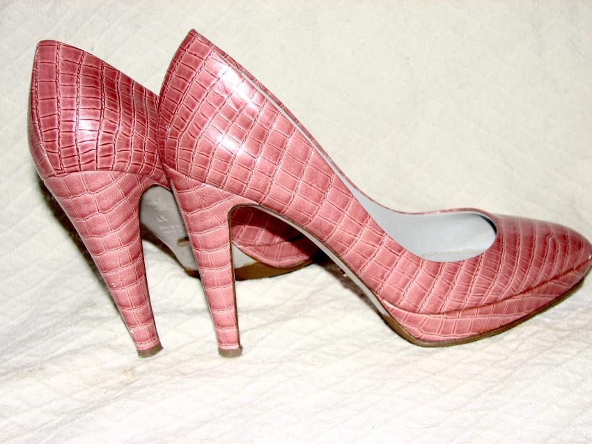 Sergio Rossi heather coloured crocodile print pumps