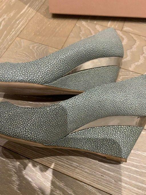 Stringray Embossed Wedges