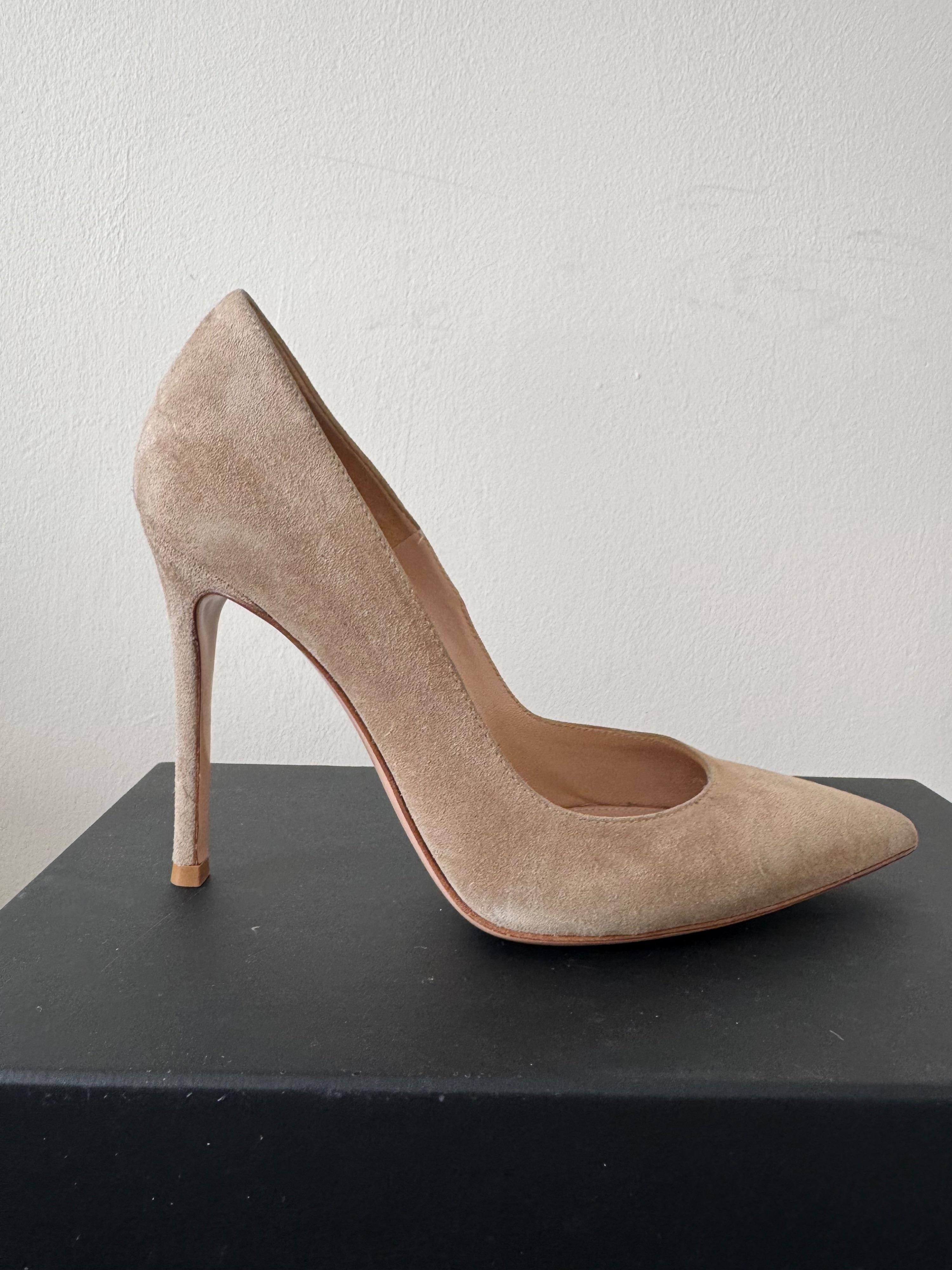 Gianvito Rossi Beige Suede Pumps