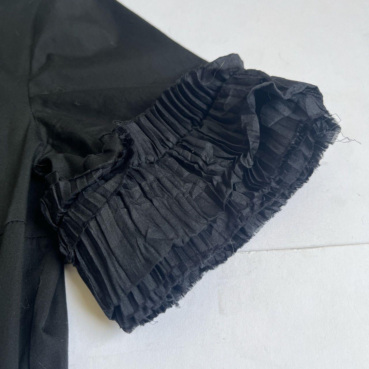 Black cotton ruffle-sleeve shirt