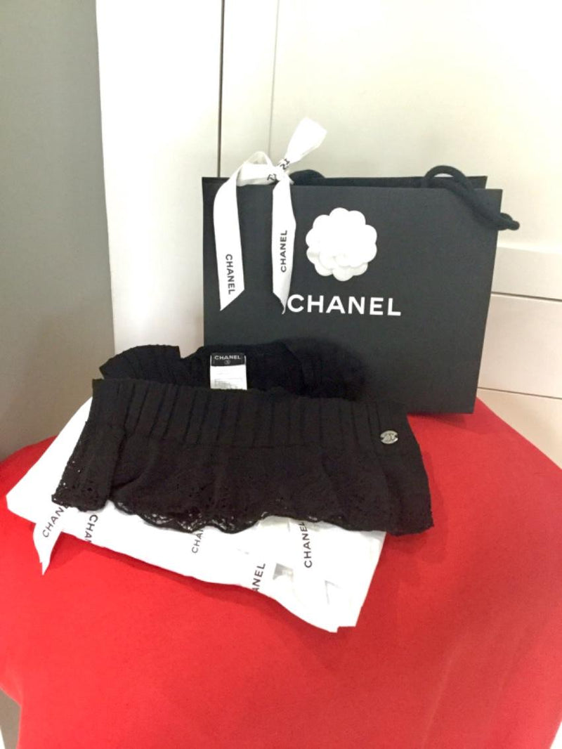 Chanel Black Ribbed Knit Sleeveless Lace-Trimmed Top