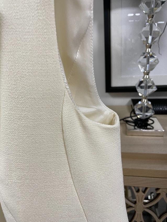 Escada Ivory Tailored Wool Sleeveless Jacket