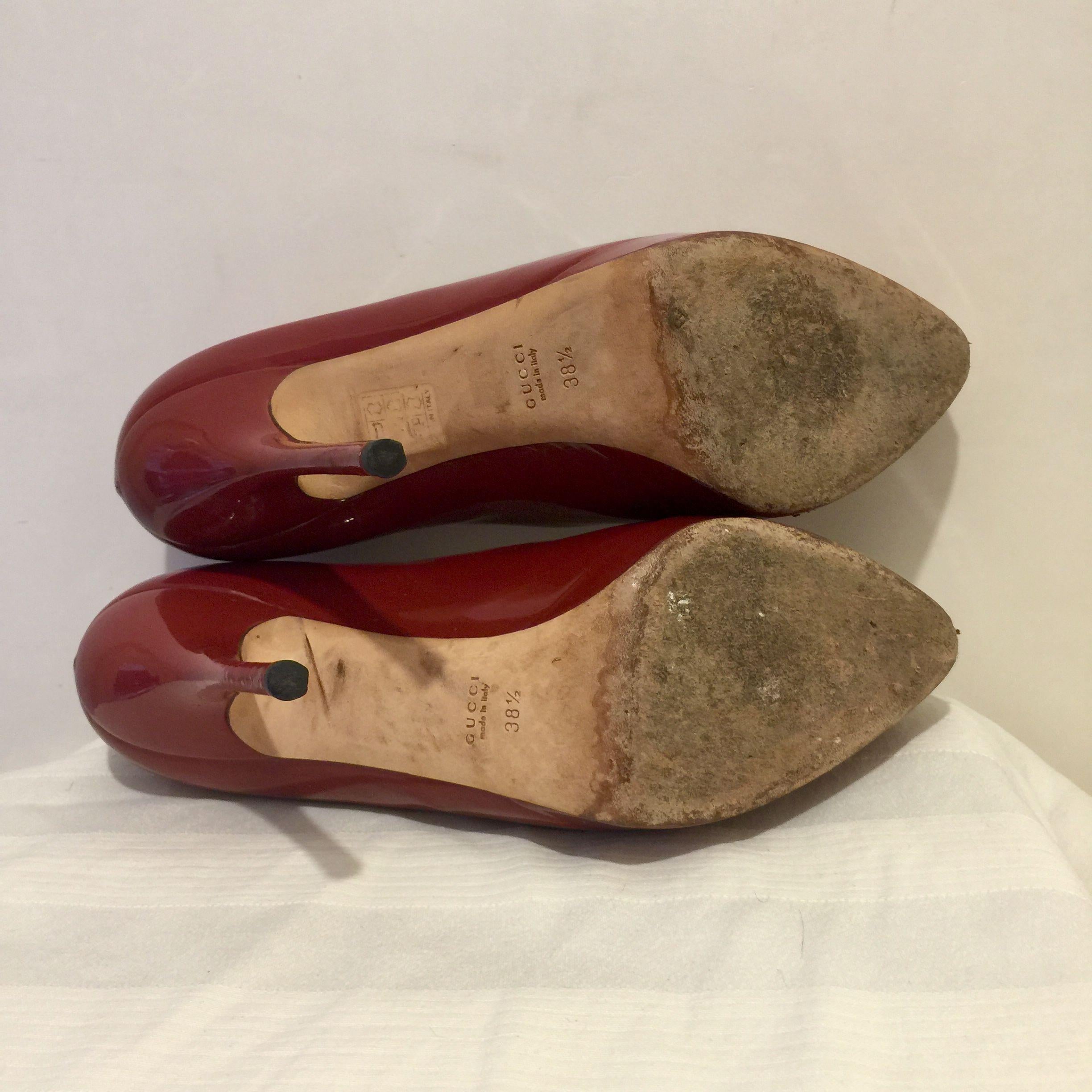 Red patent leather platform heeled pumps