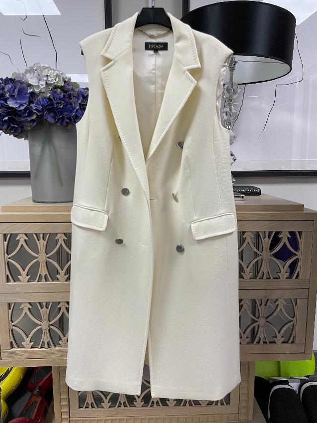 Escada Ivory Tailored Wool Sleeveless Jacket