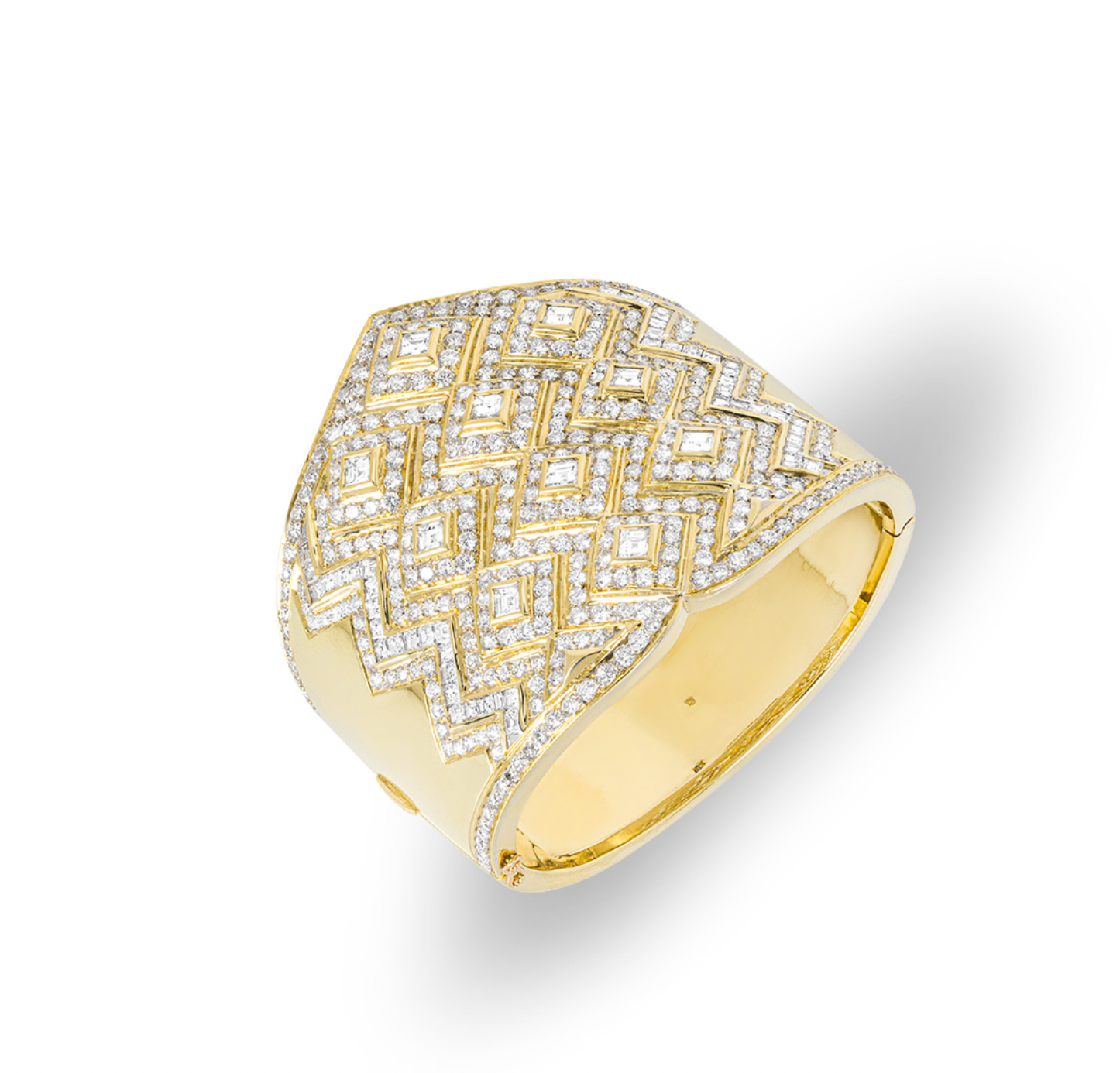 18ct yellow gold & diamond cuff bracelet 15.00ct TDW