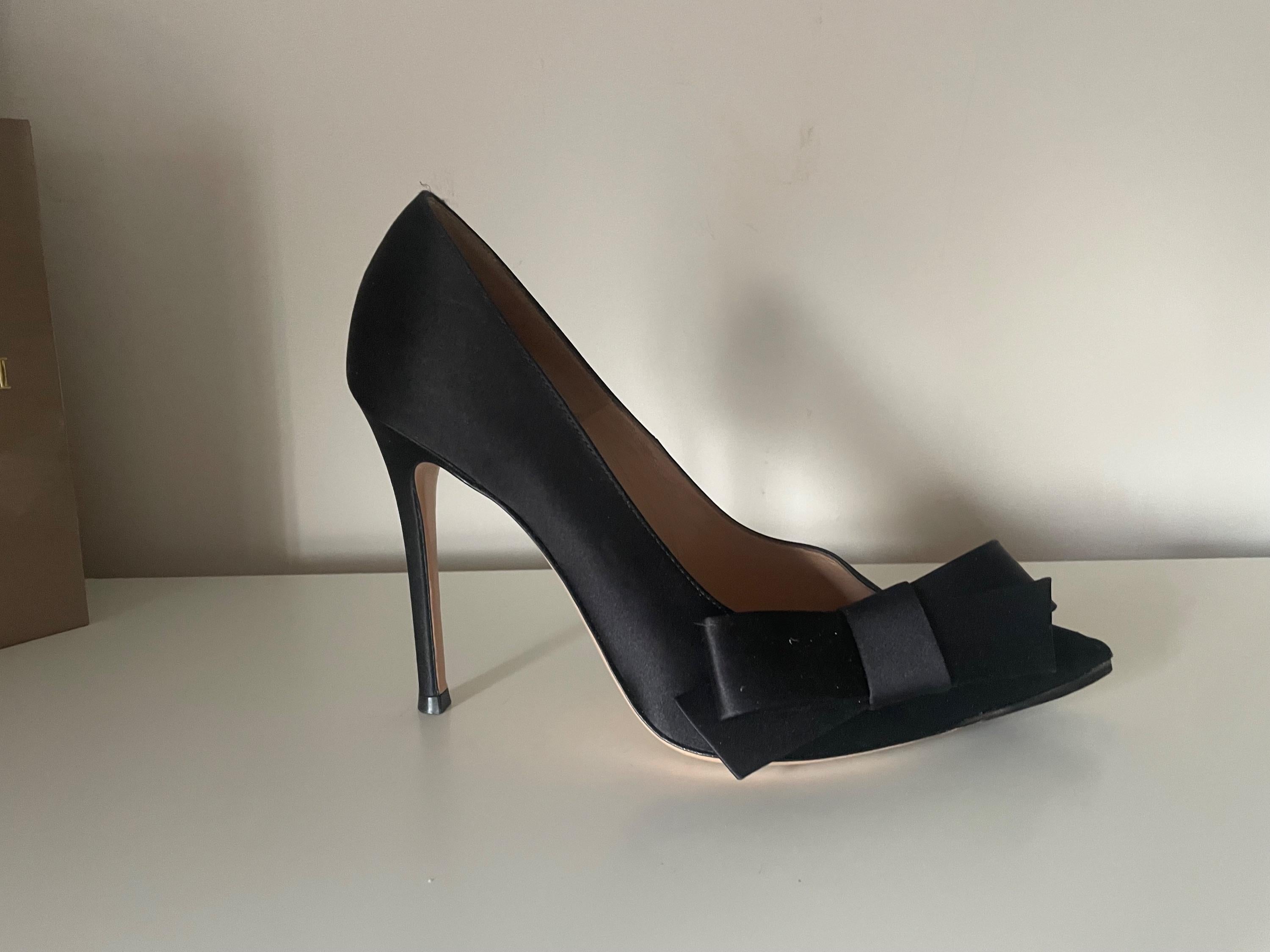 Gianvito Rossi Kyoto 100 Bow-embellished Satin Pumps